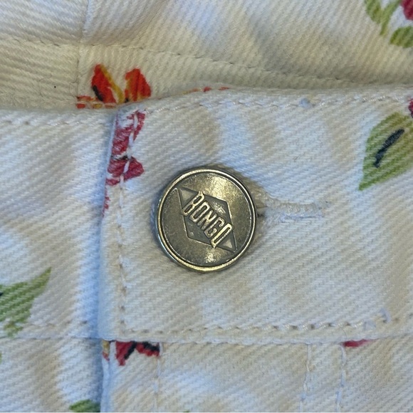 Vintage 90s BONGO Women's White Floral Denim Shorts by Gene Montesano - Picture 6 of 6